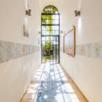 כניסה מוארת